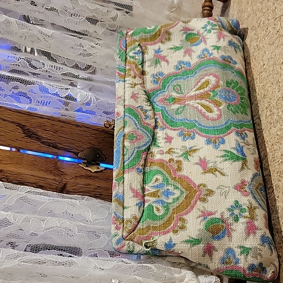 VINTAGE MEL-TON TAPESTRY CLUTCH BEAUTIFUL - Picture 2 of 7